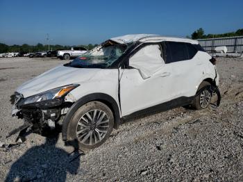  Salvage Nissan Kicks