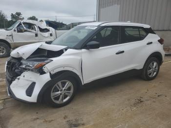  Salvage Nissan Kicks