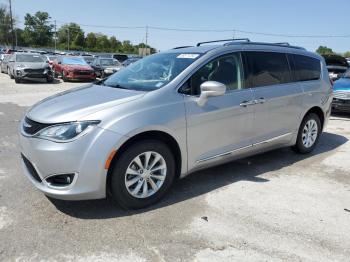  Salvage Chrysler Pacifica