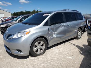  Salvage Toyota Sienna