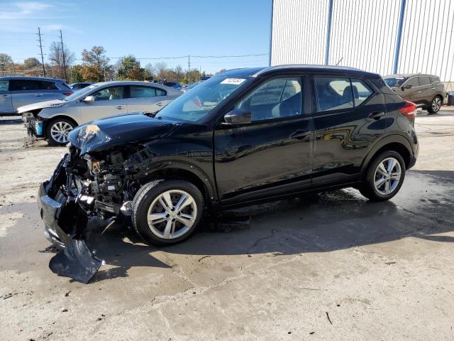  Salvage Nissan Kicks