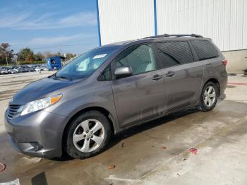  Salvage Toyota Sienna