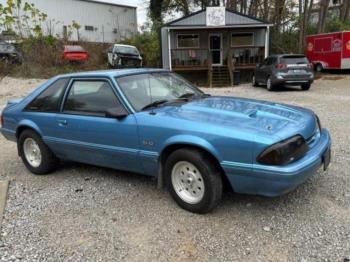  Salvage Ford Mustang