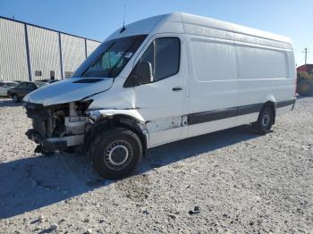  Salvage Mercedes-Benz Sprinter