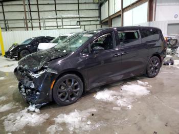  Salvage Chrysler Pacifica