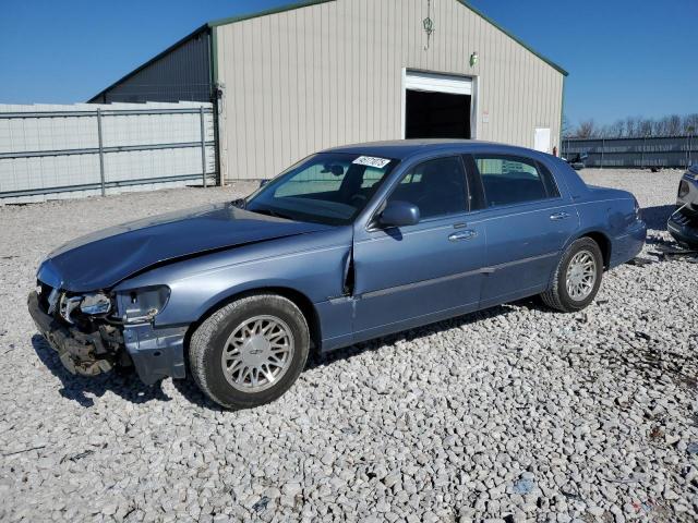  Salvage Lincoln Towncar