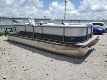 Salvage Bentley 220 Navigator