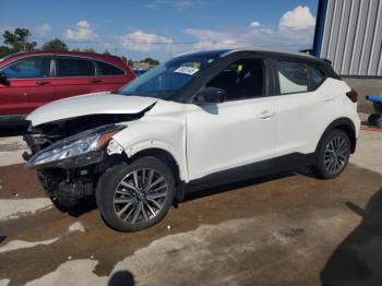  Salvage Nissan Kicks