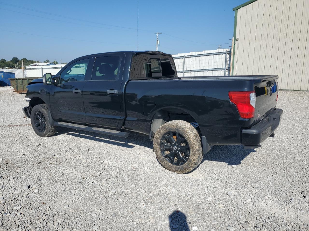 Nissan Titan Sl Image 6