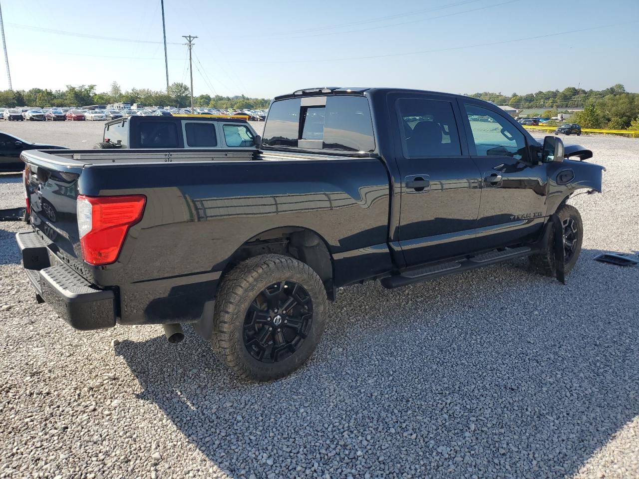 Nissan Titan Sl Image 3