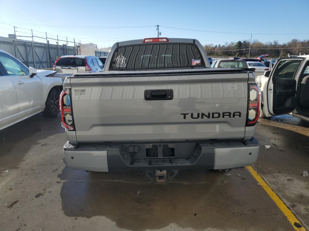 Toyota Tundra Crewmax Limited Image 8