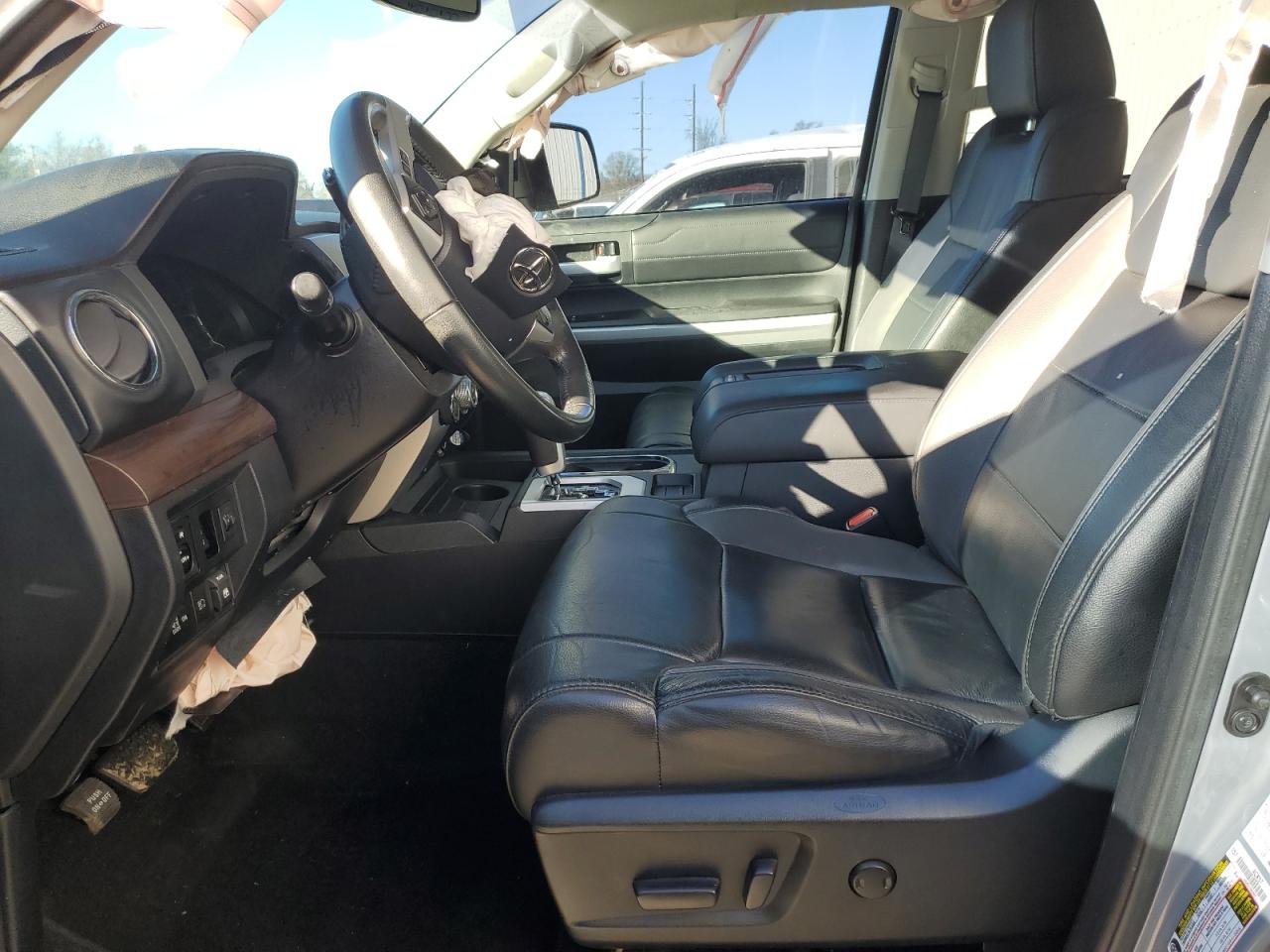 Toyota Tundra Crewmax Limited Image 12