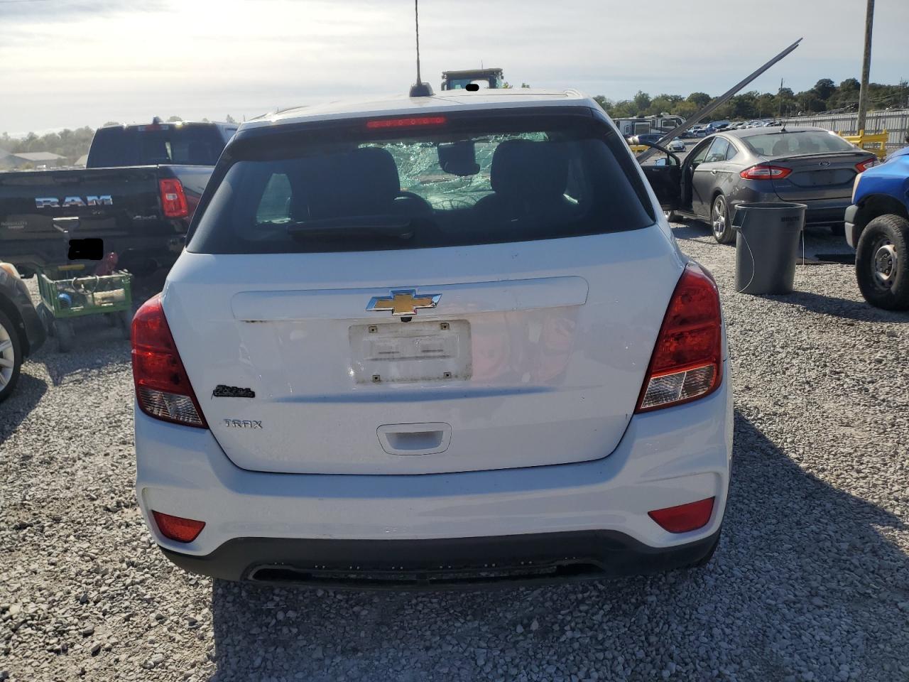 Chevrolet Trax Ls Image 5