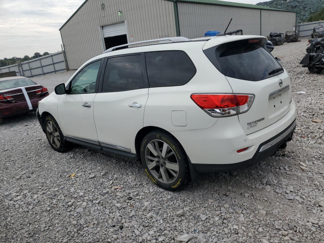Nissan Pathfinder S Image 8