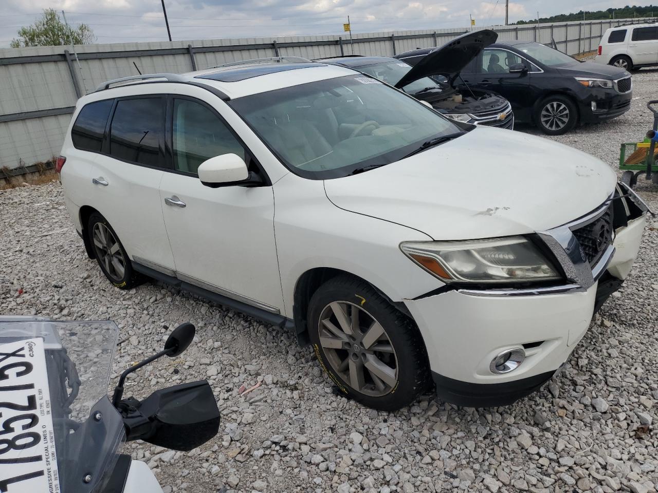 Nissan Pathfinder S Image 3