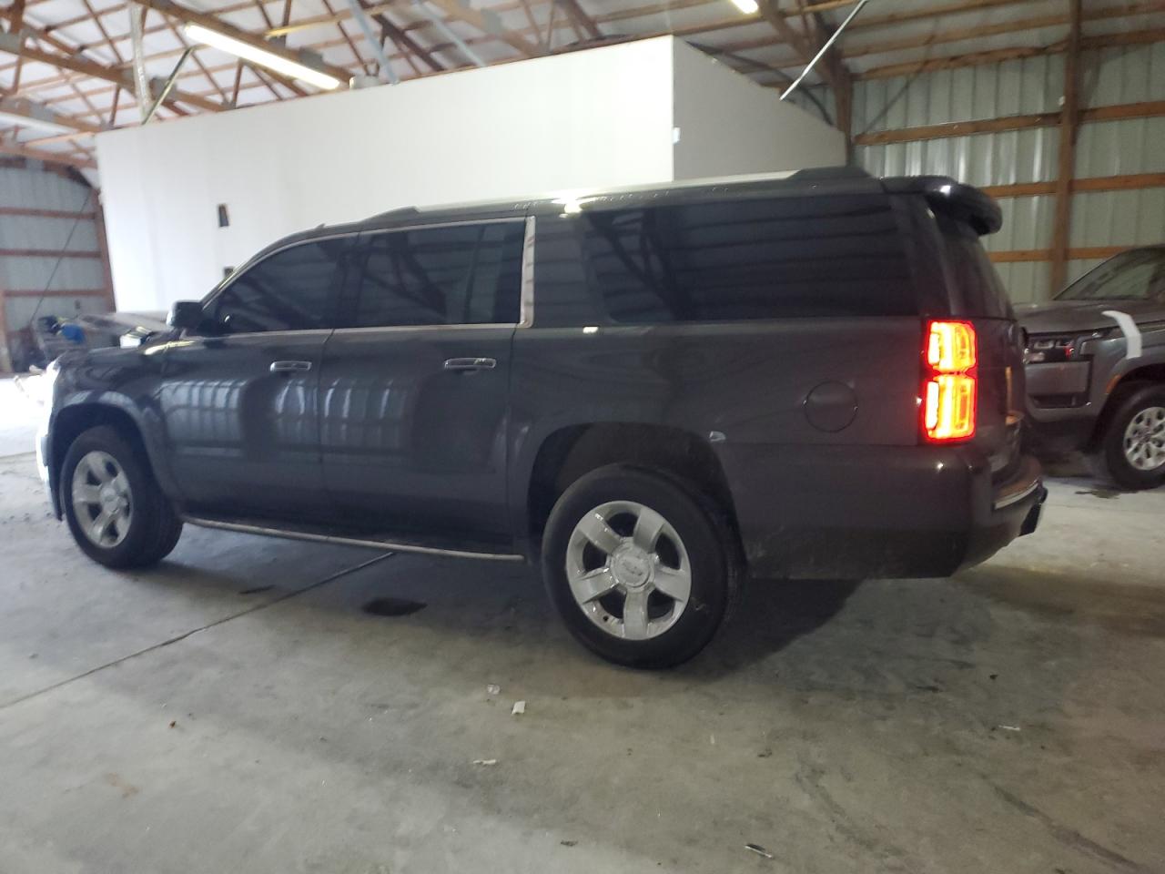 Chevrolet Suburban K1500 Premier Image 5