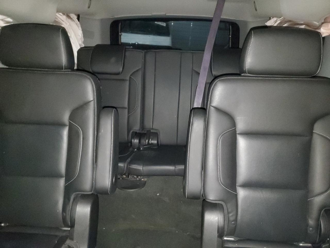 Chevrolet Suburban K1500 Premier Image 4