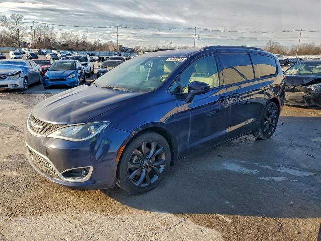  Salvage Chrysler Pacifica