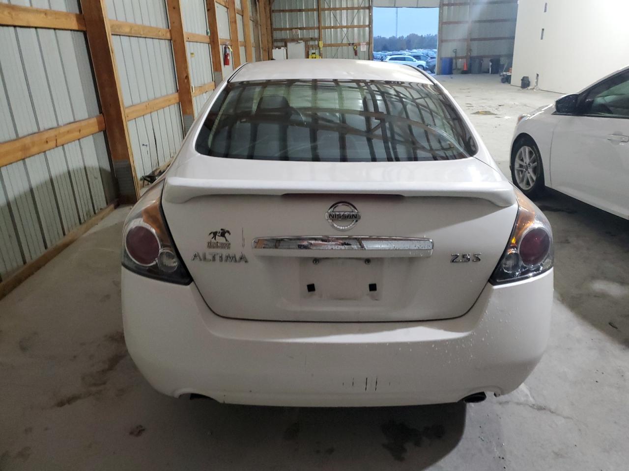 Nissan Altima 2.5 Image 10