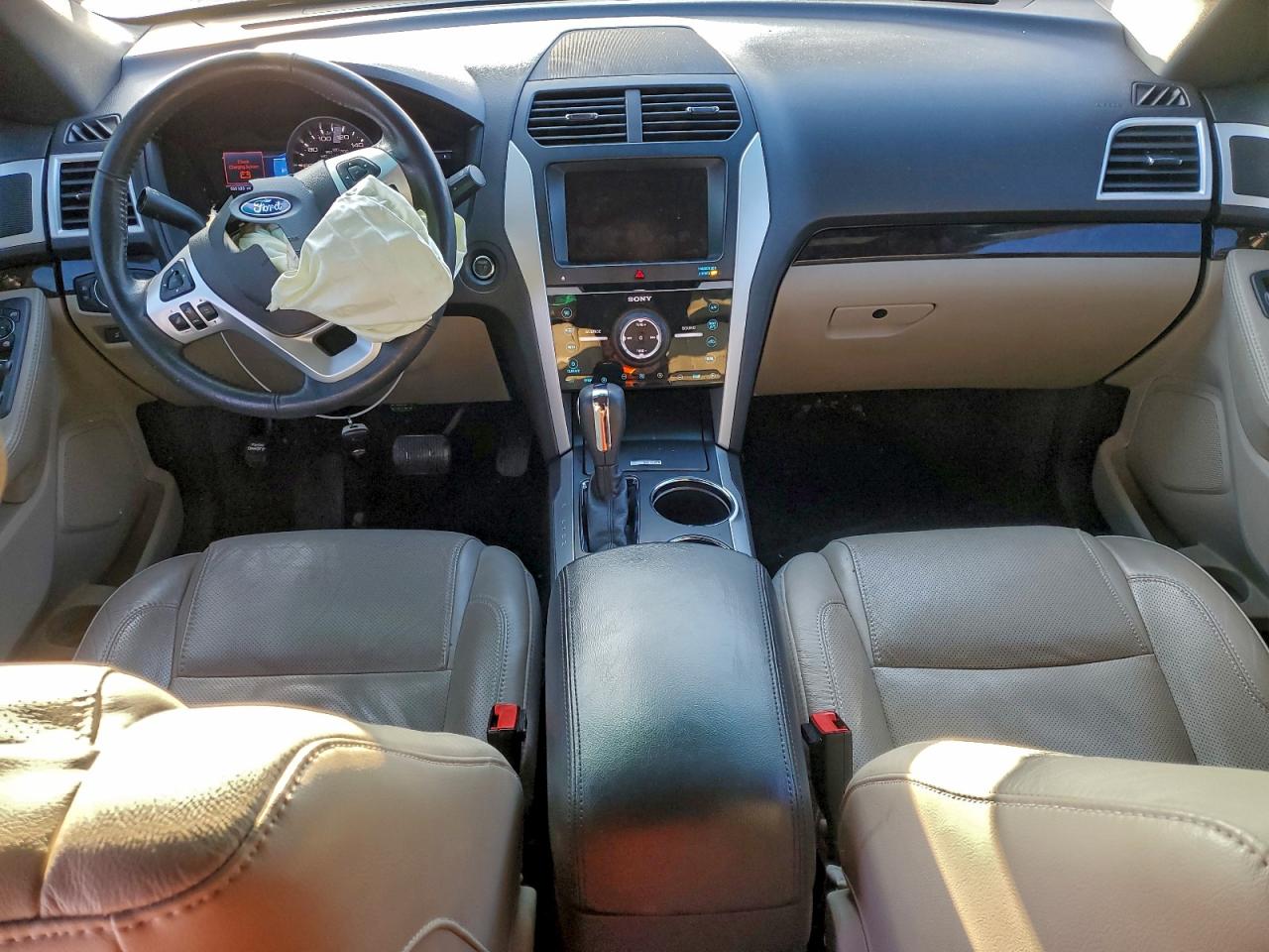 Ford Explorer Limited Image 8