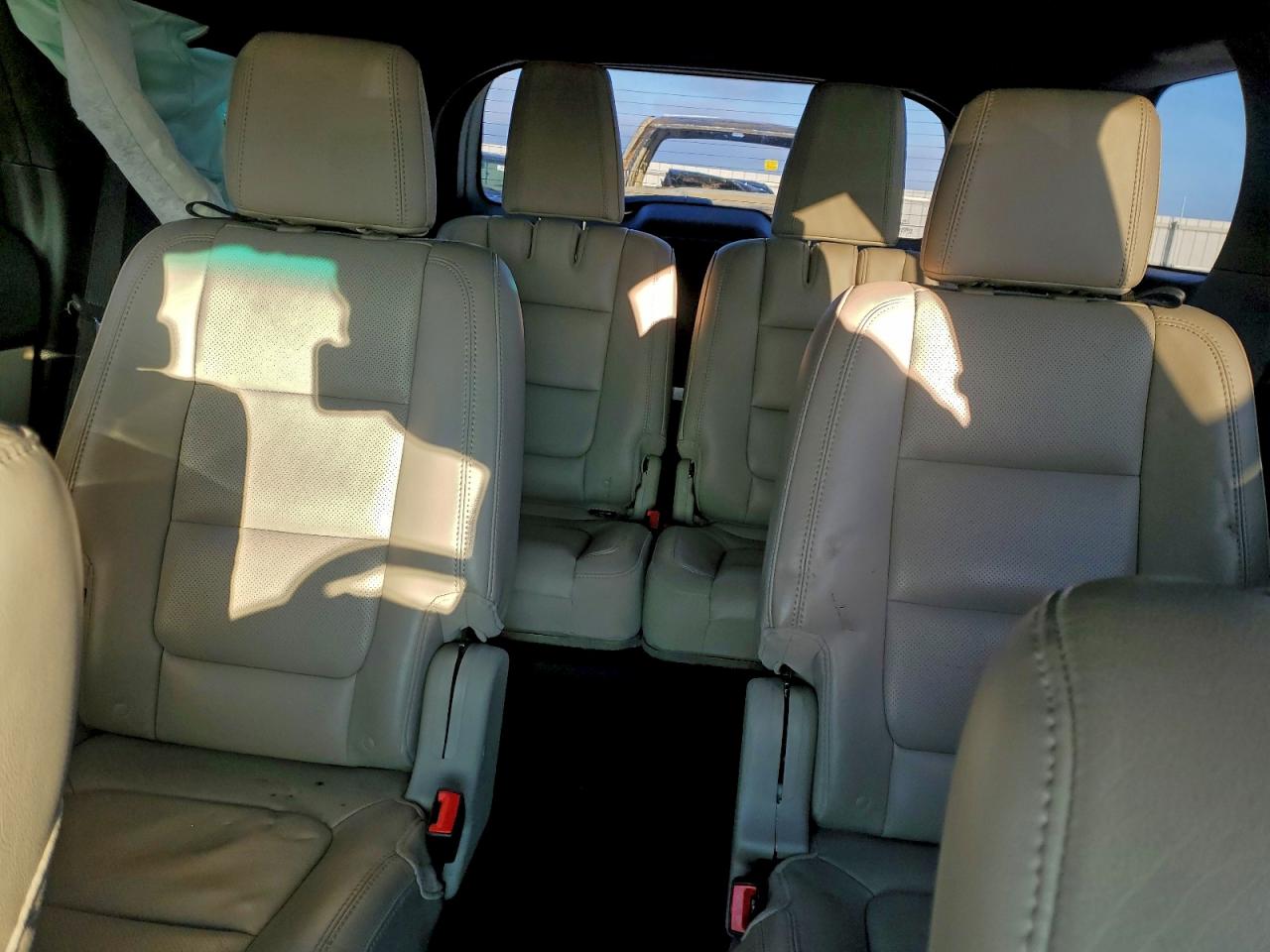 Ford Explorer Limited Image 10