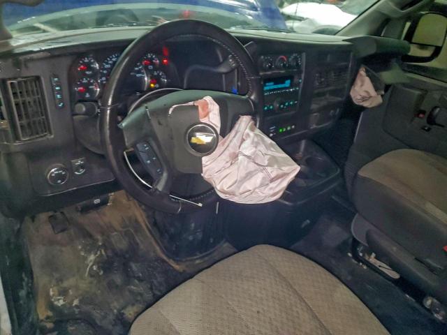 Chev Express Image 13