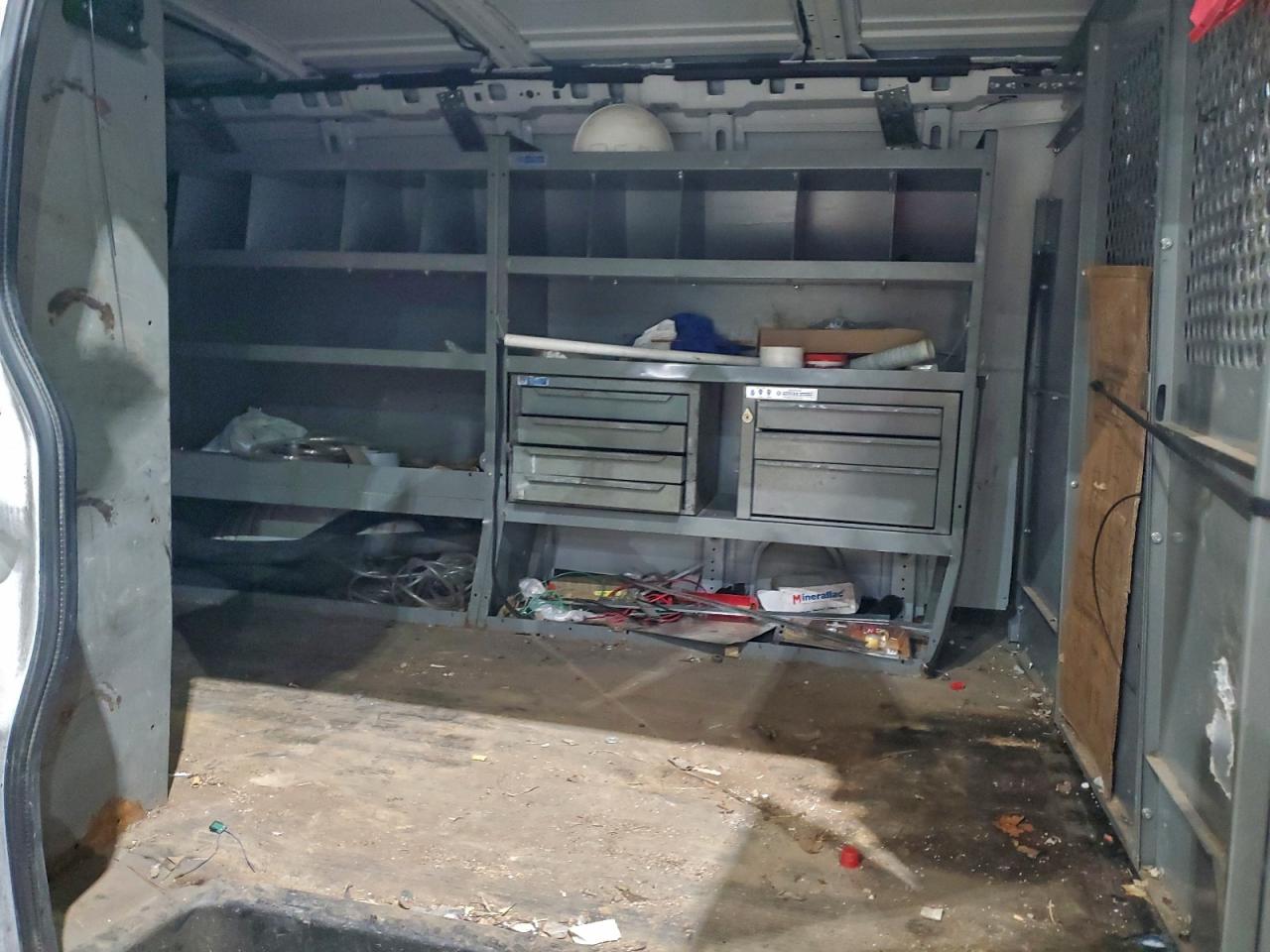 Chev Express Image 14