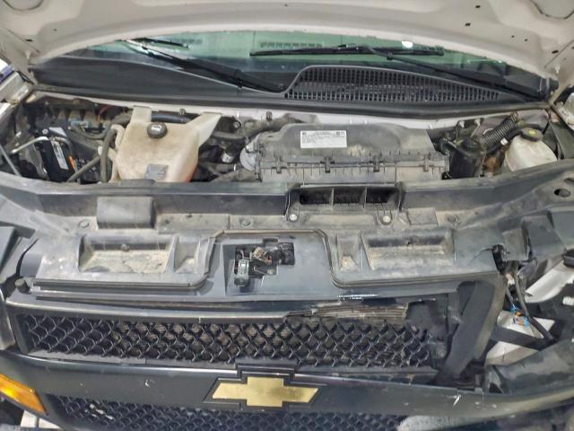 Chev Express Image 6