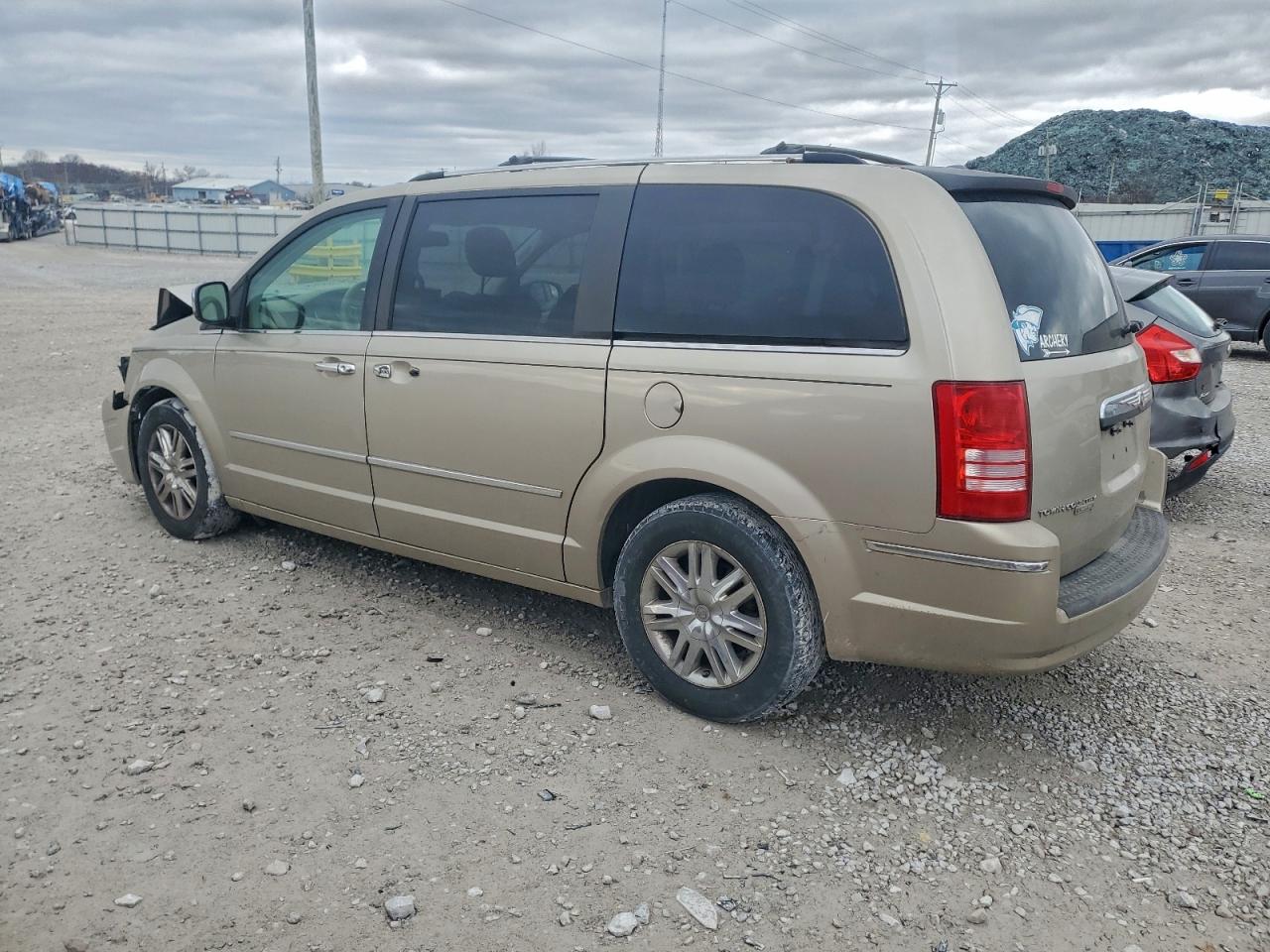 Chrysler Minivan Limited Image 8