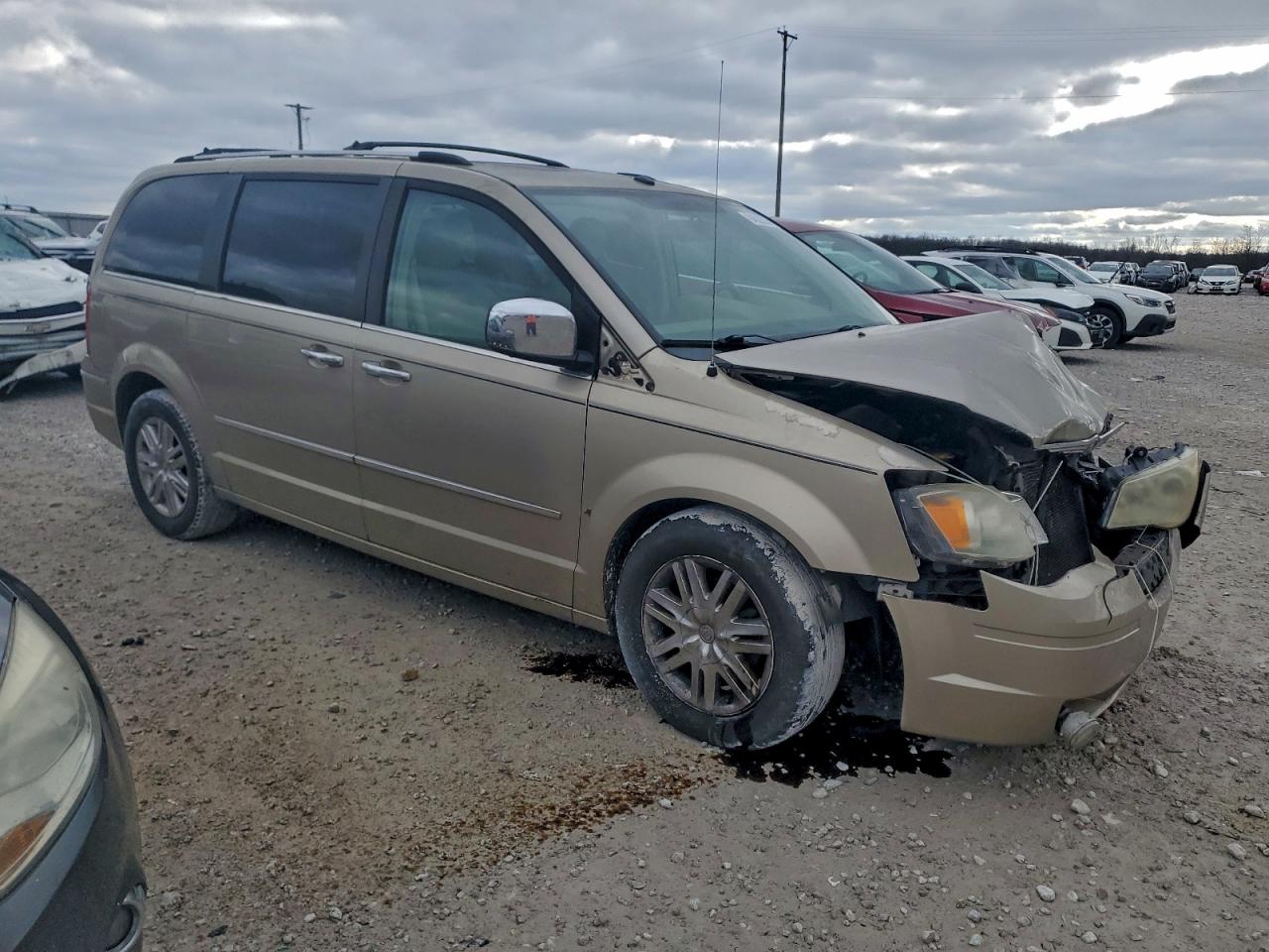Chrysler Minivan Limited Image 9