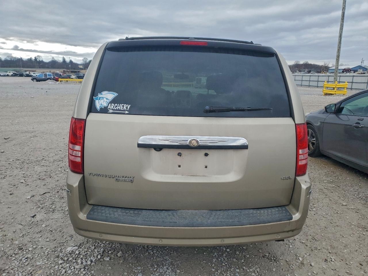 Chrysler Minivan Limited Image 10