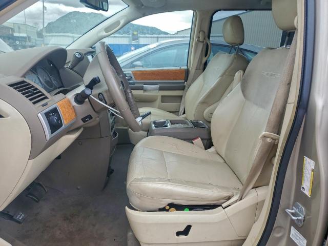 Chrysler Minivan Limited Image 13