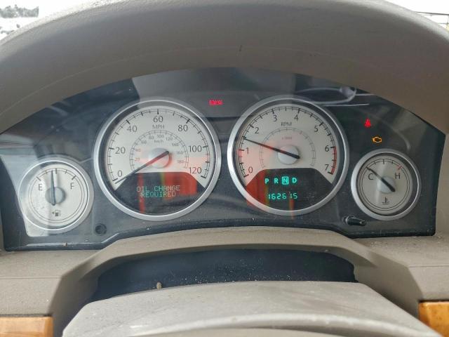 Chrysler Minivan Limited Image 3