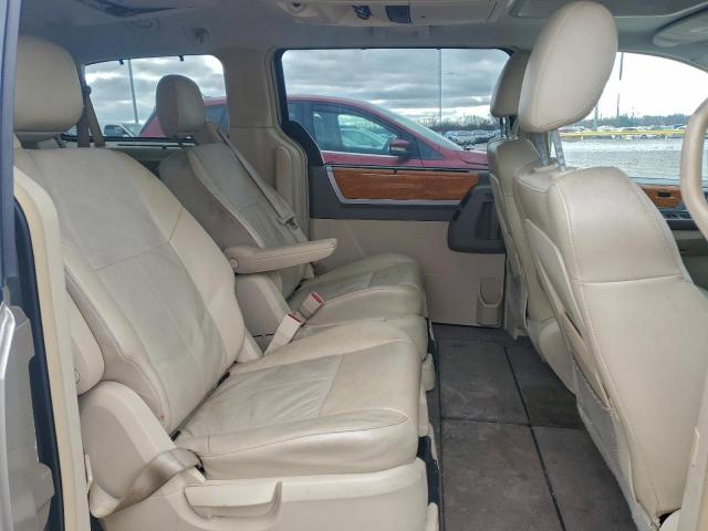 Chrysler Minivan Limited Image 2