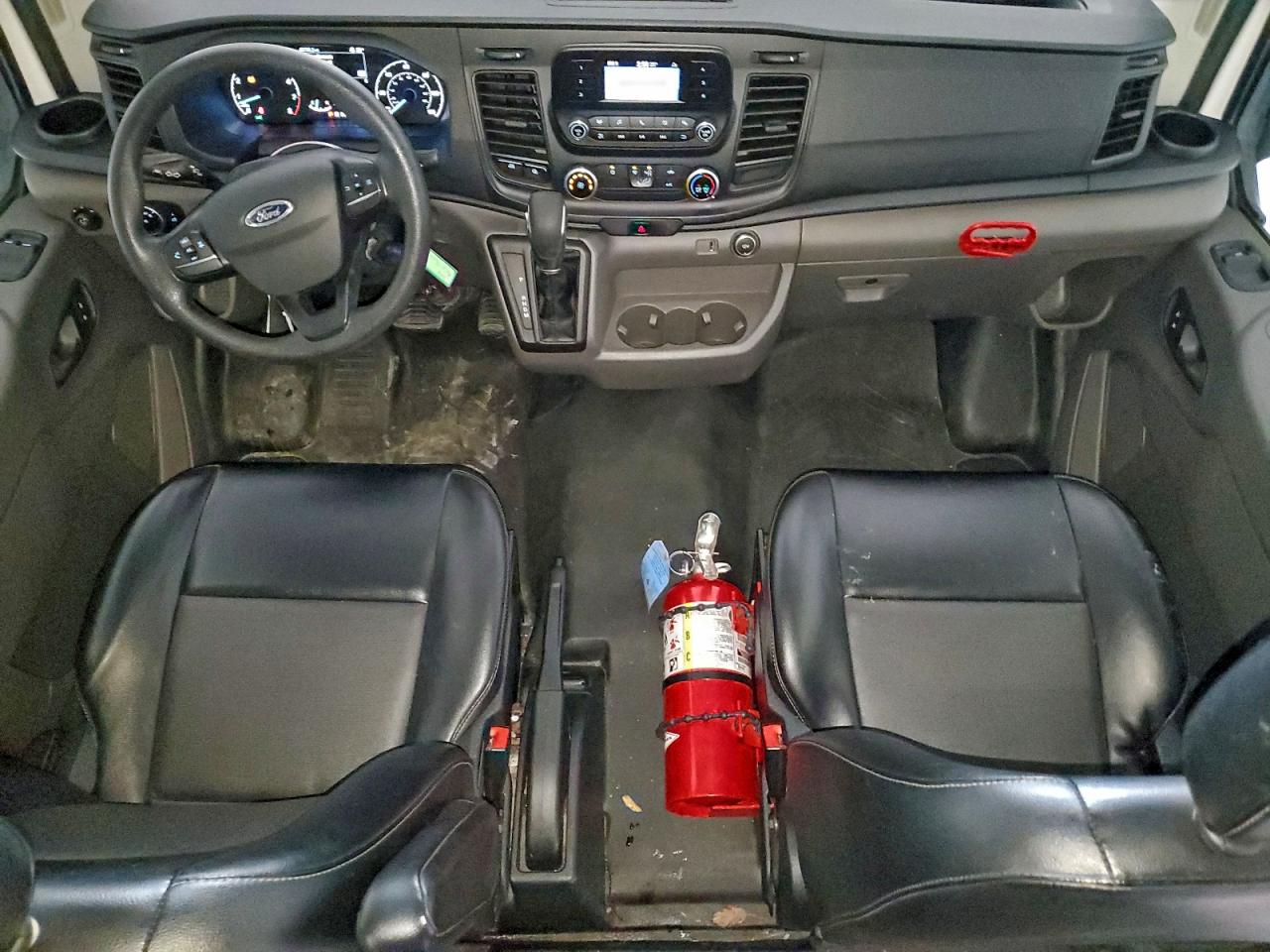 Ford Transit T-150 Image 6