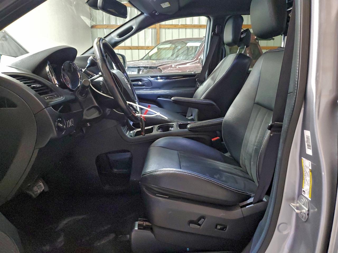 Dodge Caravan Sxt Image 10