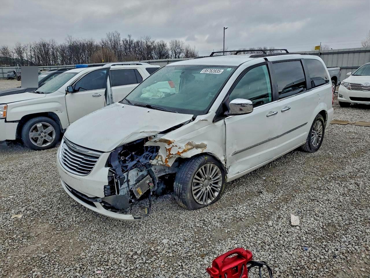 Chrysler Minivan Touring L Image 1