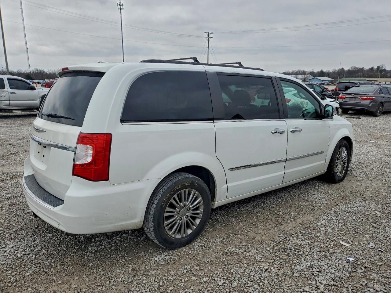 Chrysler Minivan Touring L Image 6