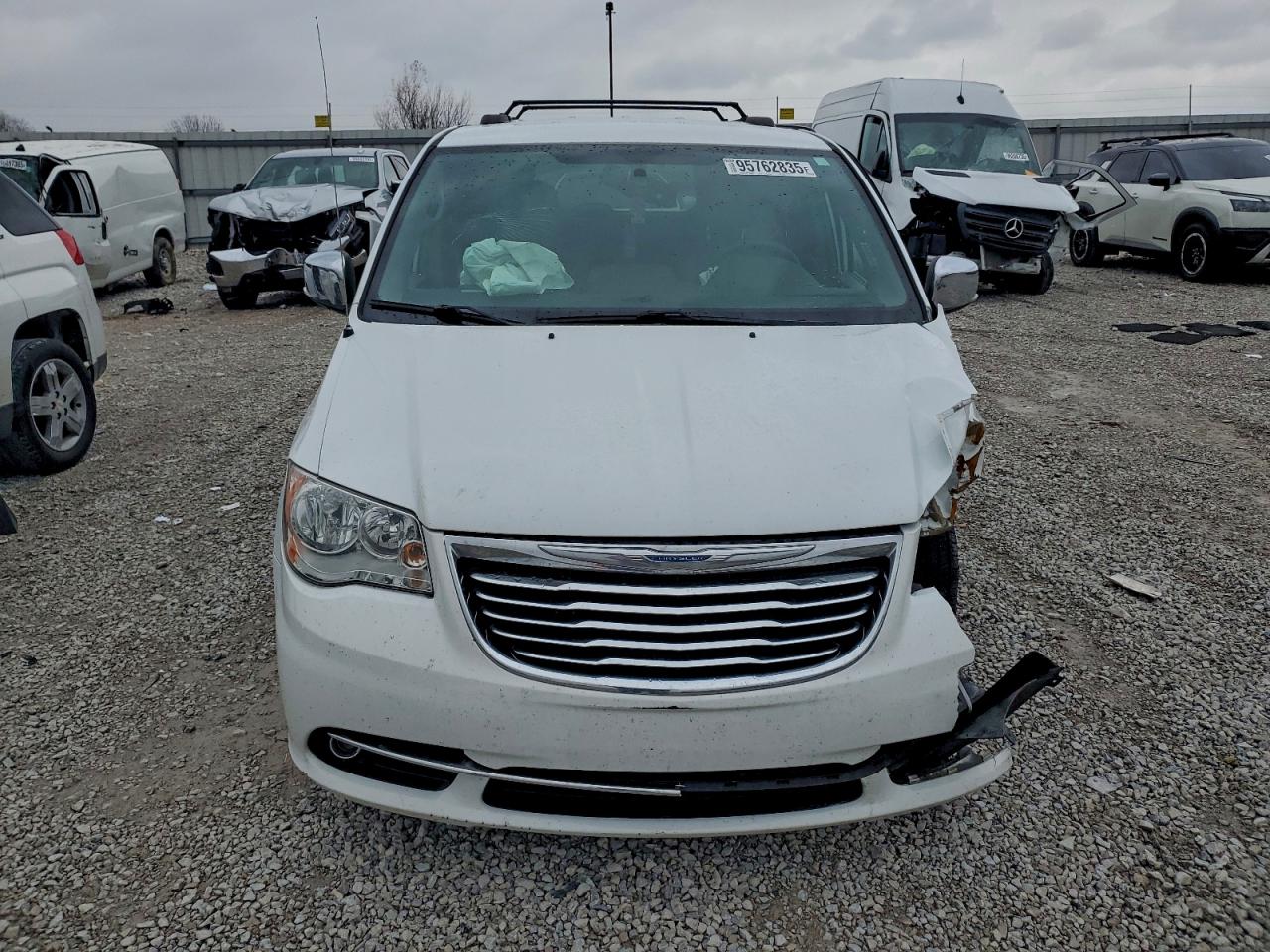 Chrysler Minivan Touring L Image 3