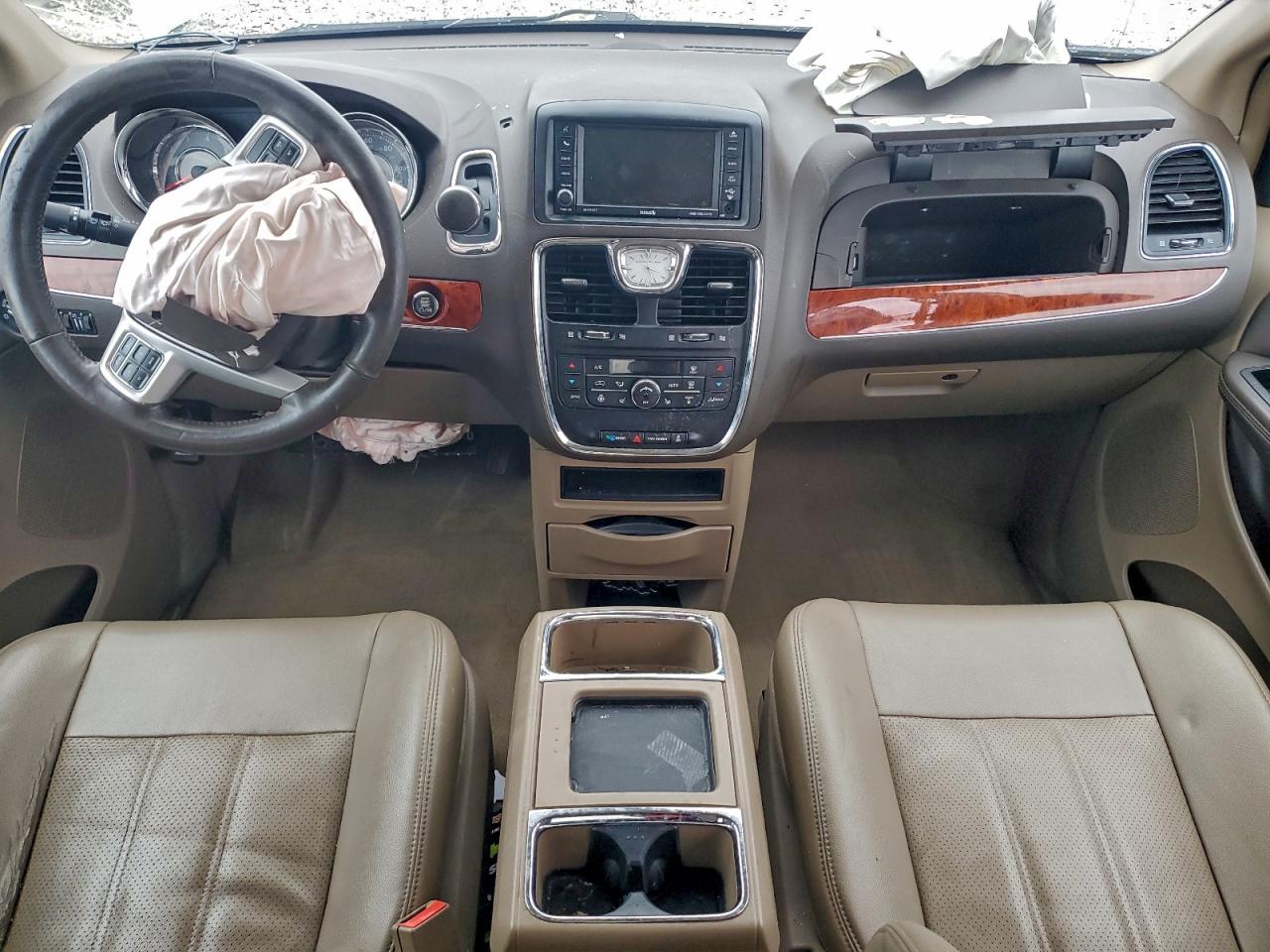 Chrysler Minivan Touring L Image 2