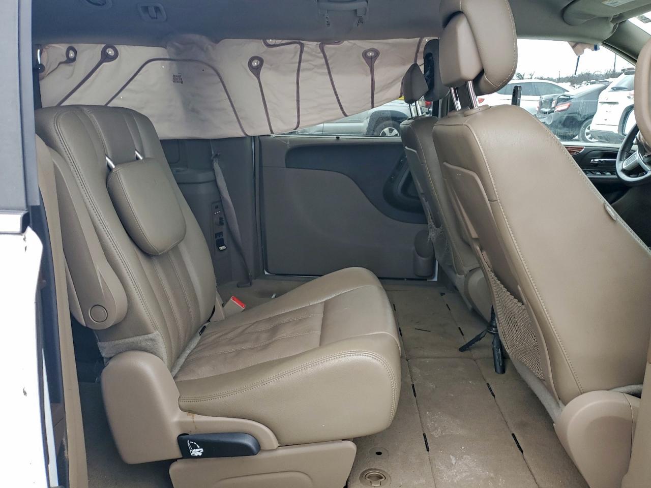 Chrysler Minivan Touring L Image 11