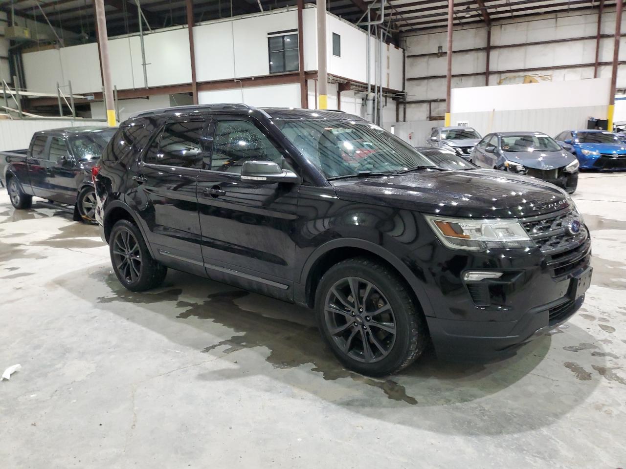 Ford Explorer Xlt Image 2