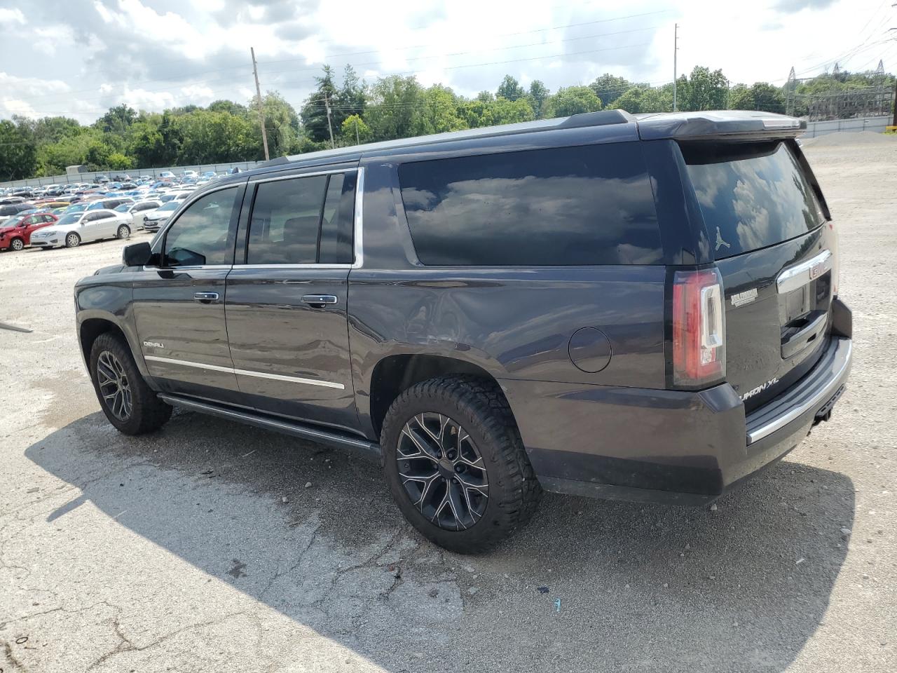 GMC Yukon Denali Image 2