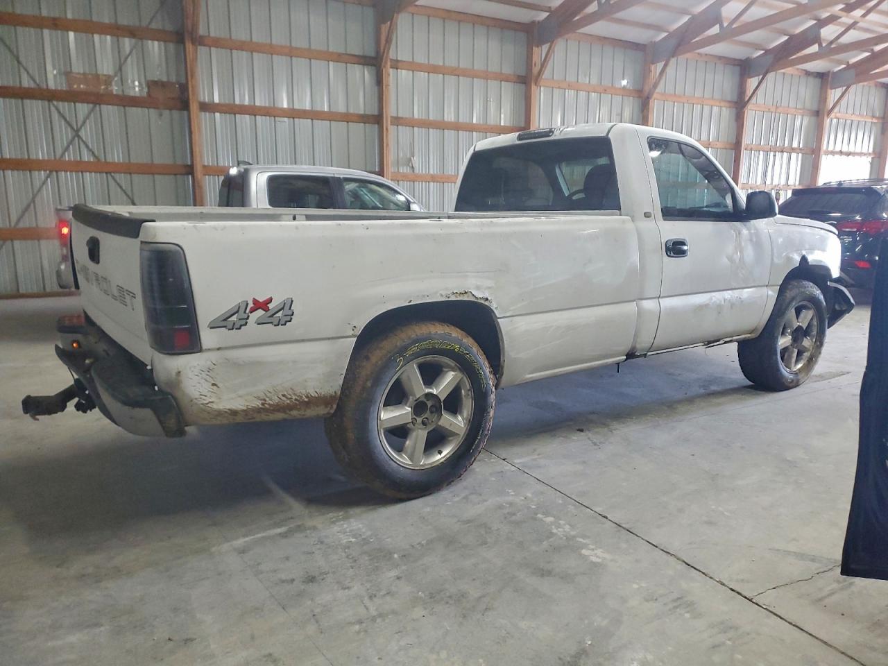 Chevrolet Silverado K1500 Image 2