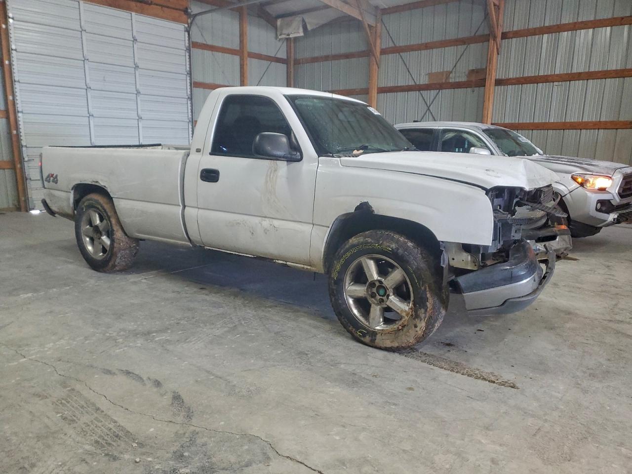 Chevrolet Silverado K1500 Image 3