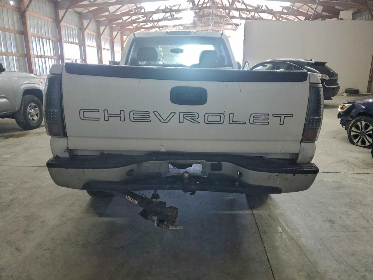 Chevrolet Silverado K1500 Image 4