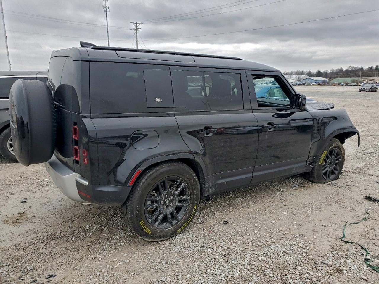 Land Rover Defender 110 S Image 3