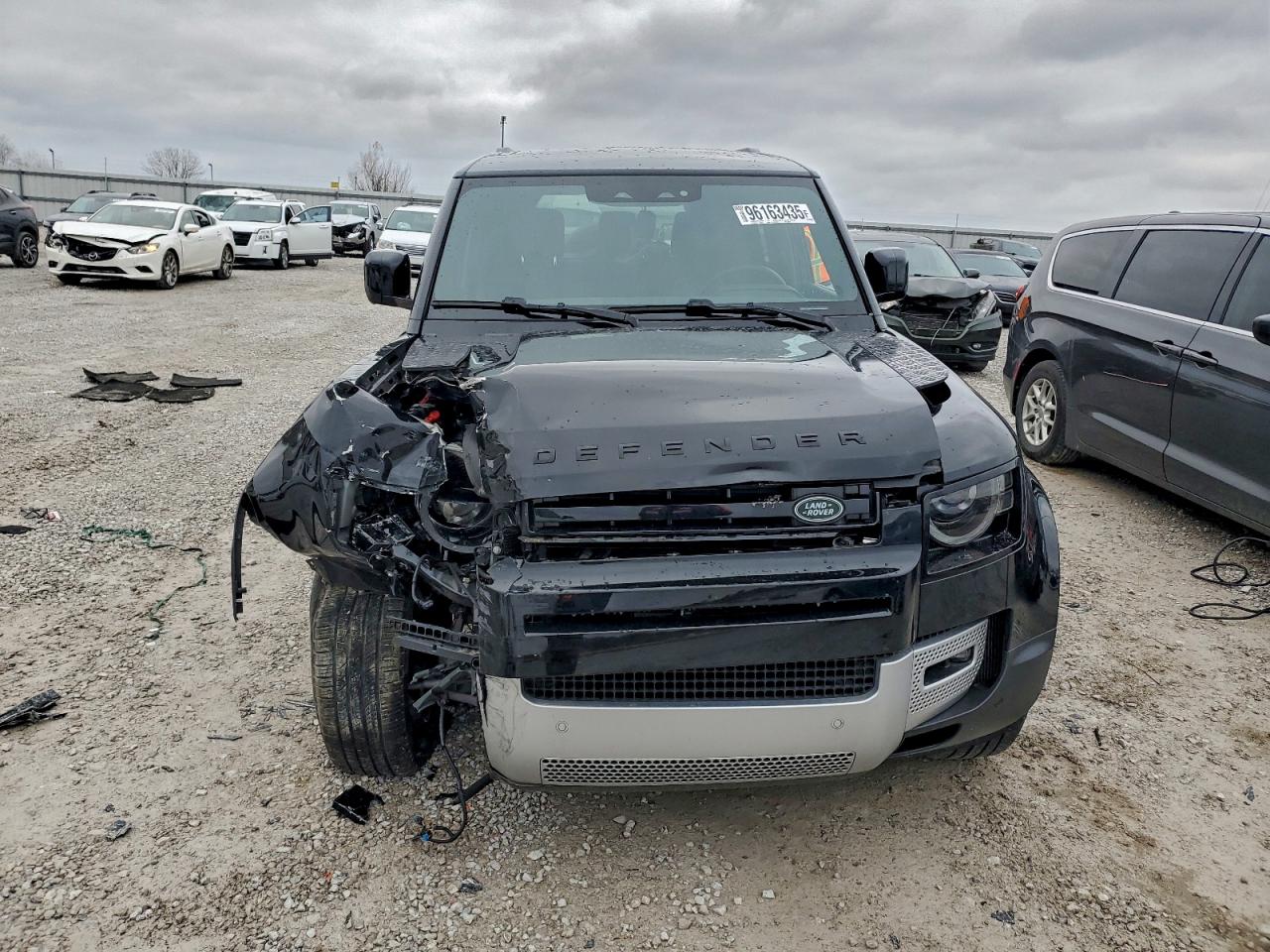 Land Rover Defender 110 S Image 10