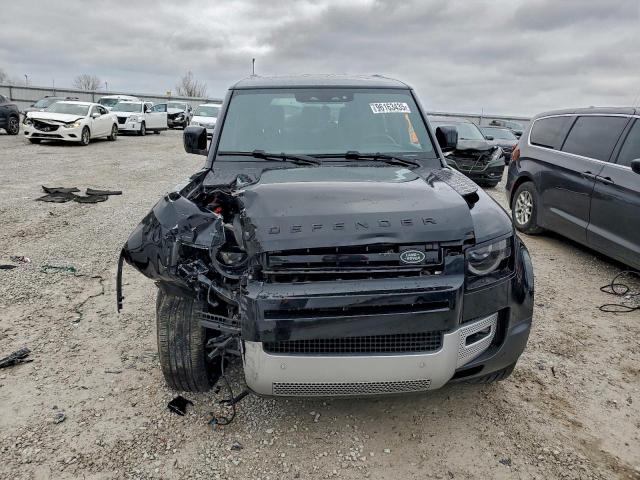 Land Rover Defender 110 S Image 10