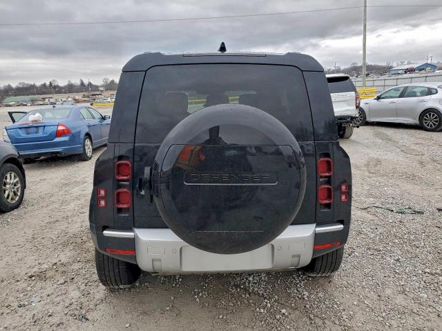 Land Rover Defender 110 S Image 8